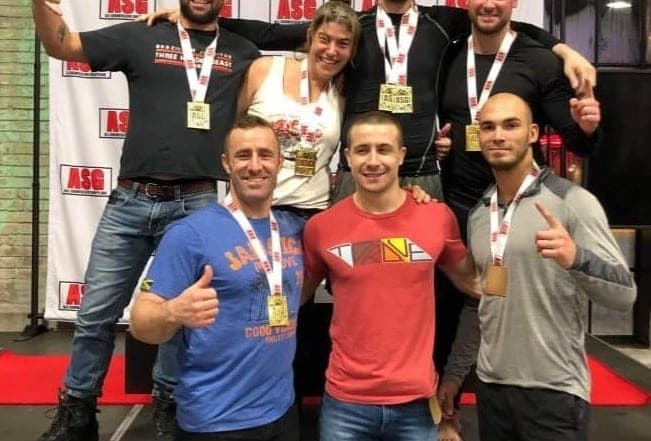 L'équipe de compétition obtient 7 médailles d'or en Ontario - 27 janvier 2020 L'équipe de compétition obtient 7 médailles d'or en Ontario - Three Headed Beast Sherbrooke